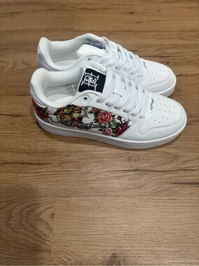 Ed Hardy White Low-Top Sneakers with Red Rose & Yellow Tiger Graphic Sz:7.5